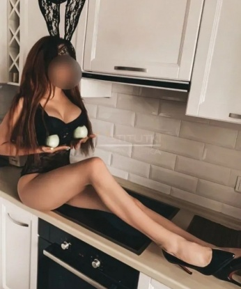 С креативным подходом и нежными прикосновениями, я превратлю наше свидание в магическую встречу. Мои услуги широки и разнообразны: классический секс, оральный секс, ролевые игры и многое другое. Я горяча и страстна, но также открыта для новых экспериментов. Я внимательно слушаю своих клиентов и стараюсь удовлетворить все их желания. Не веришь мне? Посмотри мои 🔥 фото и прочитай отзывы, которые только подтверждают мои навыки. Я живу в самом сердце Москвы и готова встретиться с тобой в любое время. Открой для себя новые грани наслаждения со мной💋. Лариса